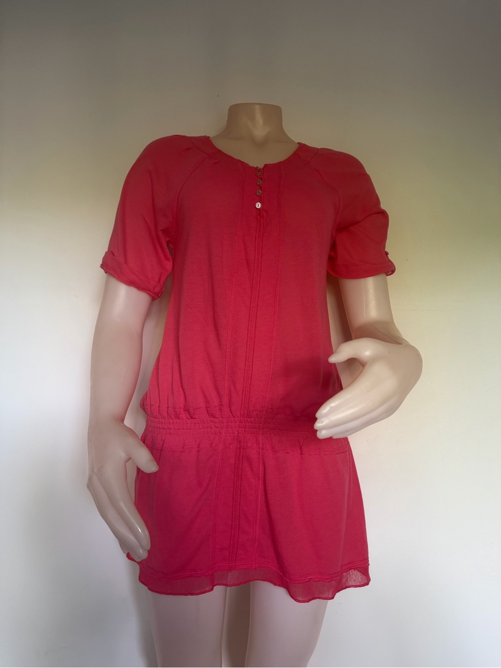 Alo Yoga Red Henley Tunic Top Size M Short Sleeve Mesh Hem